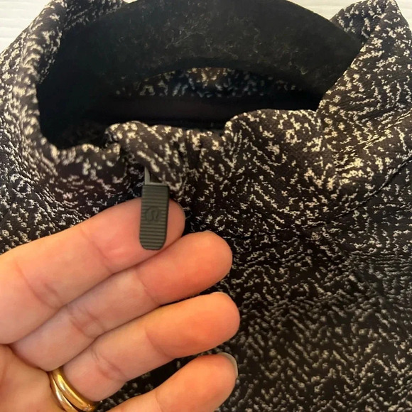 Lululemon - Rest Less Cropped 1/2 Zip - Herringbone Fade Black / White - Picture 7 of 7
